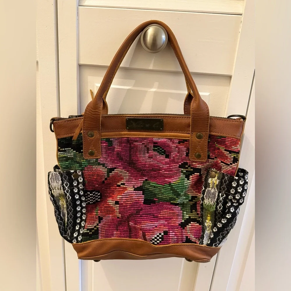 Nena & Co Small TPB Floral - Picture 1 of 5